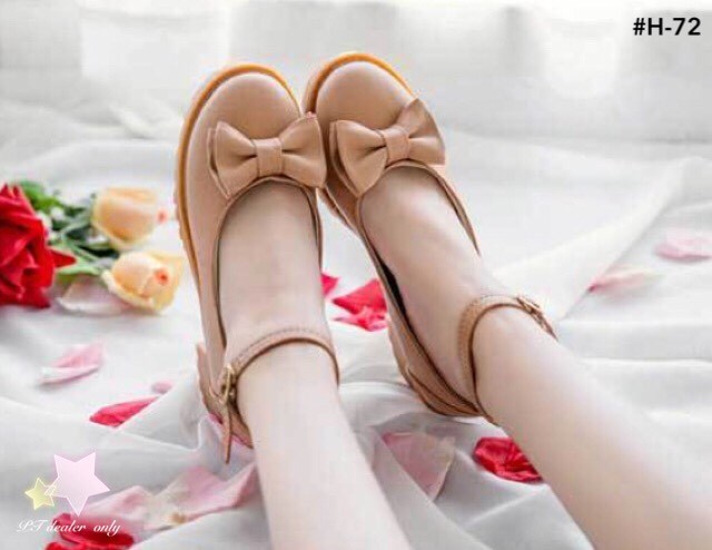 พร้อมส่ง : รองเท้าคัชชูแฟชั่นแต่งโบว์ (สีน้ำตาลอมครีม)