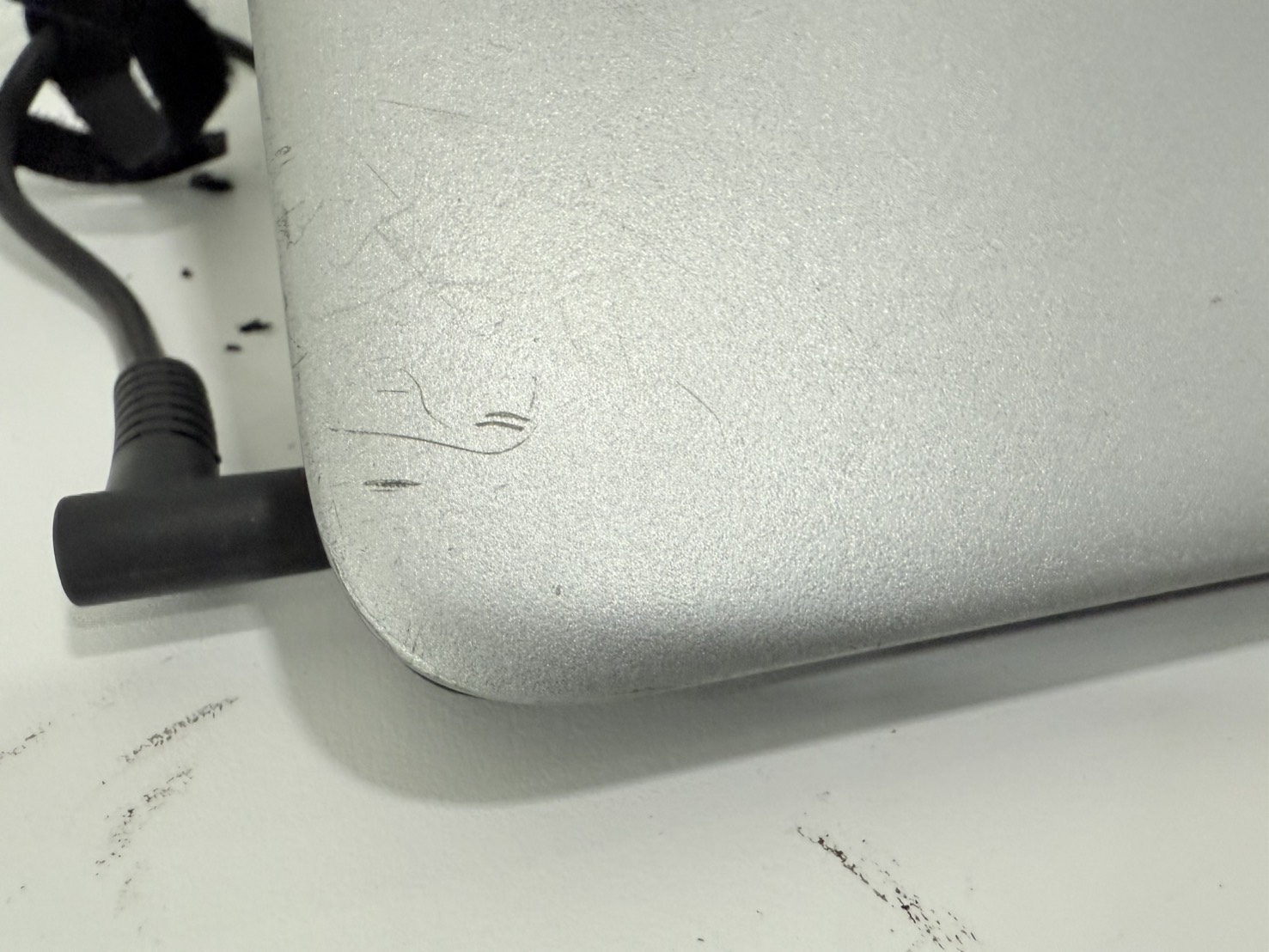 โน๊ตบุ๊ค HP EliteBook 840 G4 (i5-7300U/8GB/M.2 256GB) ไม่มี Adapter แบตเสื่อม จอ Bright ขอบยางเสื่อม ปุ่มหาย 1 ปุ่ม