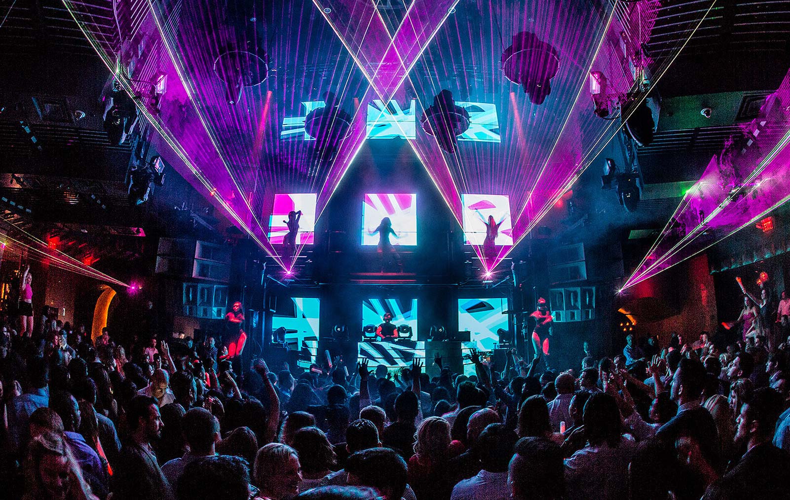 Looking to buy entertainment venues, night clubs, pubs, bars and restaurants in Bangkok and in tourist provinces. with a license to set up a valid service place only