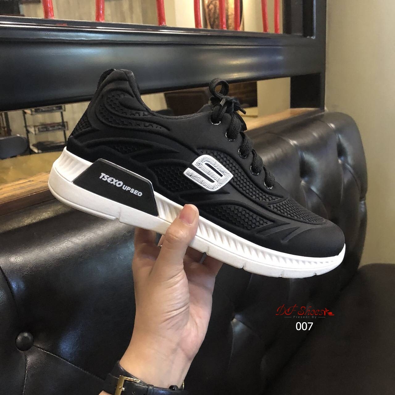 รองเท้าผ้าใบทรงsportสีเรียน (สีแดง)