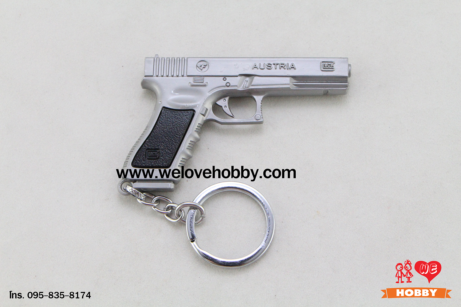 พวงกุญแจ PUBG (PLAYERUNKNOWN'S BATTLEGROUNDS) : ปืนพกแม็กกาซีน P18C Pistol (Glock 18C) สีเทาอะลูมิเนียม พร้อมซองใส่ปืน