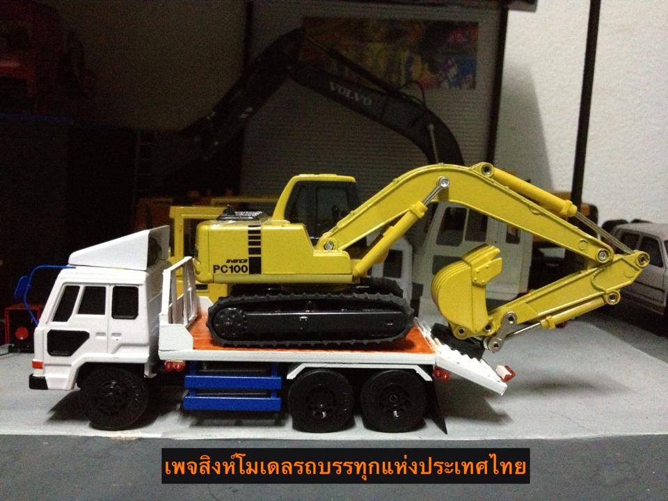 โมเดลรถบรรทุกเทรนเลอร์ย้ายรถขุด 1/48