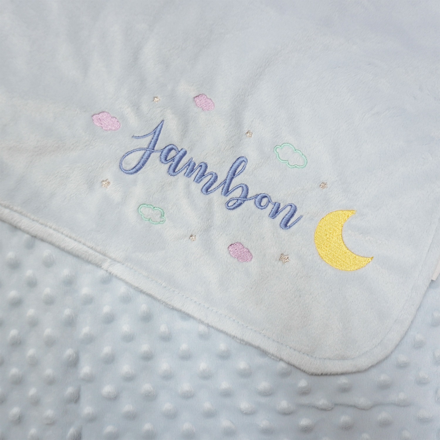 ผ้าห่ม Minky - สีฟ้า 75x100cm แบบปักชื่อ+icon - Moon&Cloud