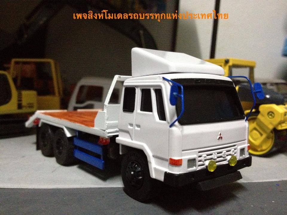 โมเดลรถบรรทุกเทรนเลอร์ย้ายรถขุด 1/48
