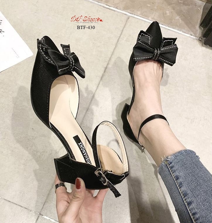 รองเท้าคัทชูส้นเตี้ยแต่งโบว์ (สีดำ)