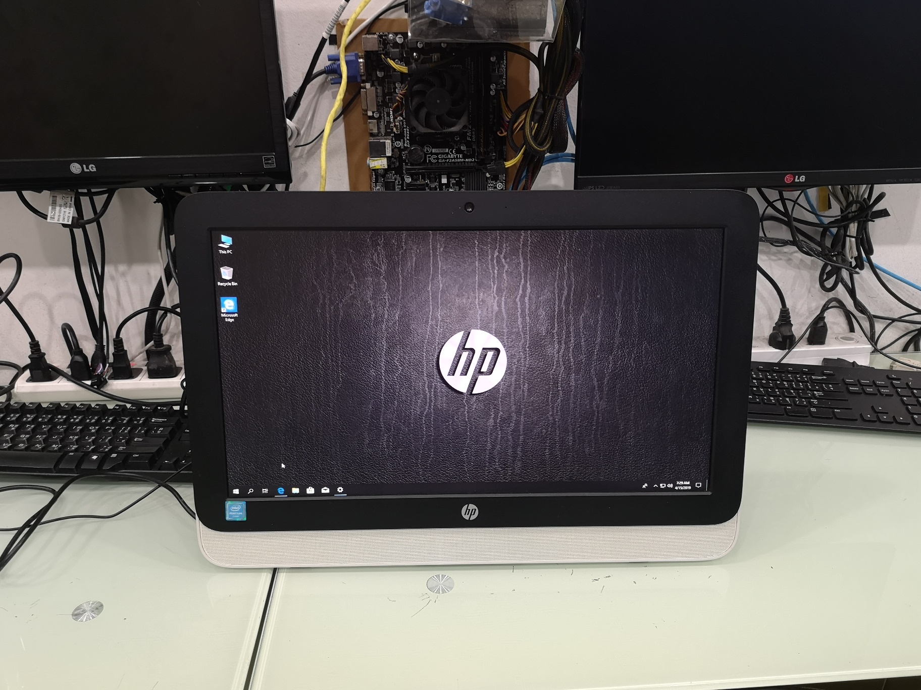 HP Pavilion 20-R016L