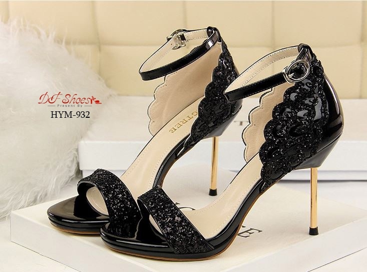 รองเท้าส้นสูงรัดข้อบุกลิตเตอร์ (สีบรอนซ์)