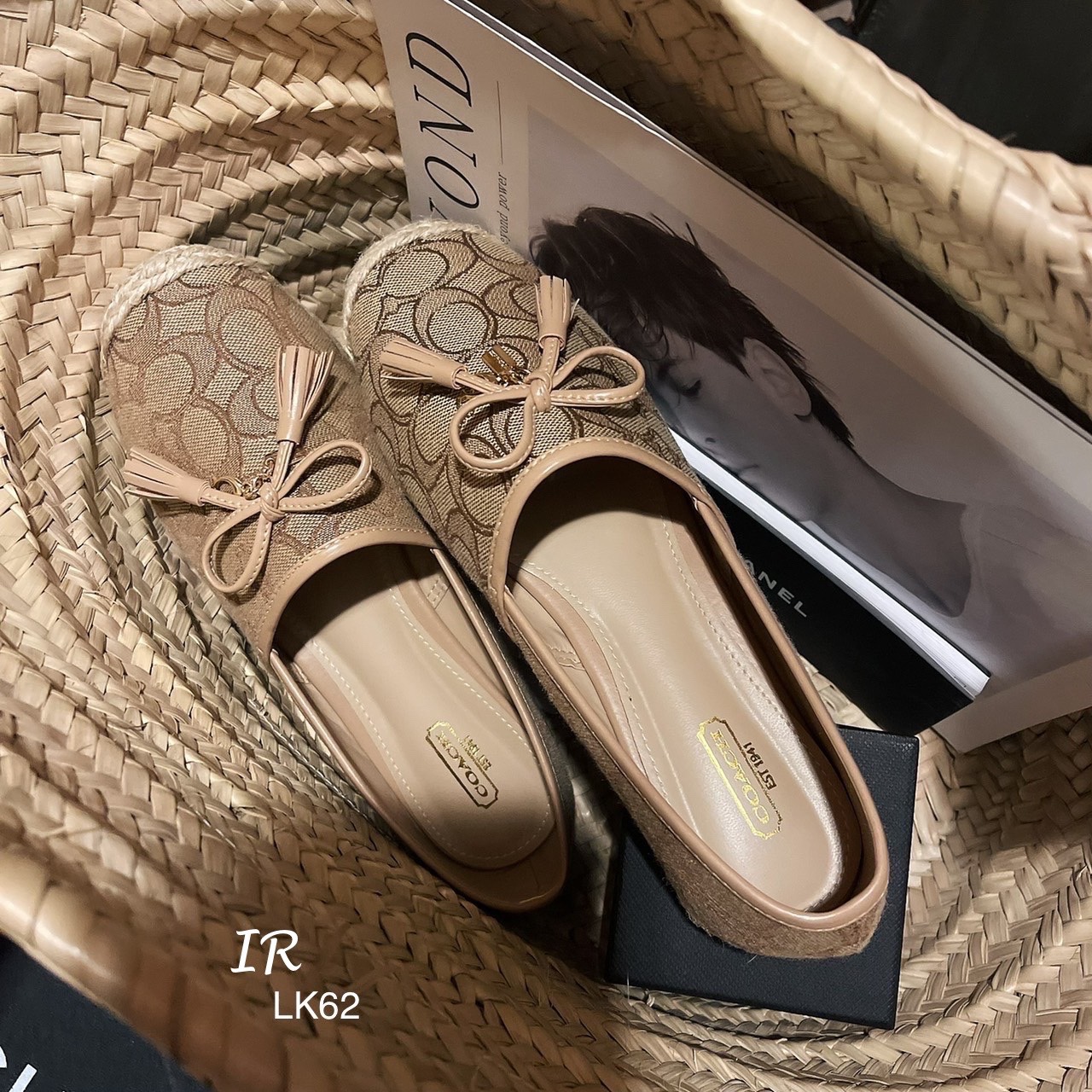 รองเท้าคัทชูทรงสวมสไตล์ Coach (สีน้ำตาล)