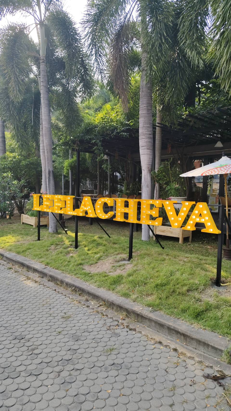 ป้ายอักษรไฟปิงปอง '' LEELA CHEVA ''