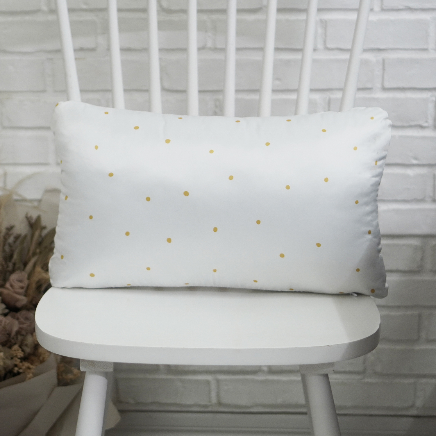 หมอนอิงทรงสี่เหลี่ยมยาว ลาย Watercolour Dot - White