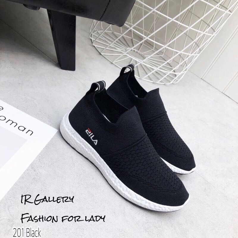 รองเท้าผ้าใบทรงสวมแต่งโลโก้ (สีขาว)