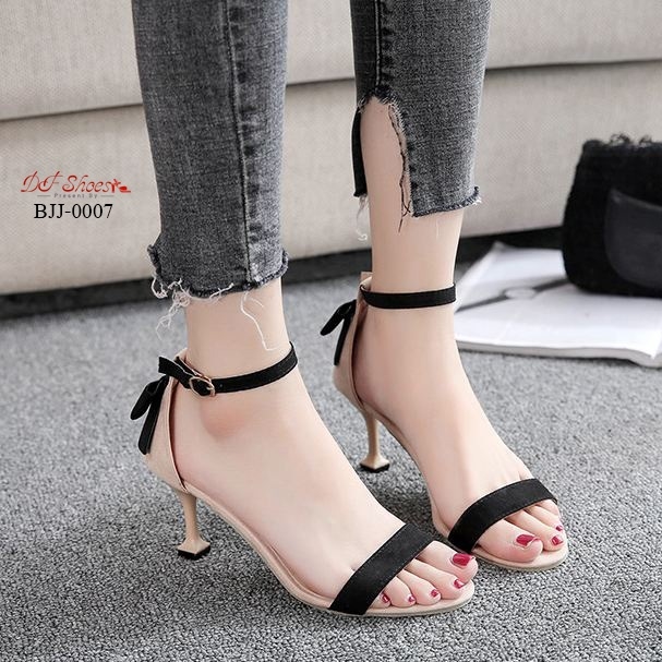 รองเท้าส้สูงแต่งโบว์หลัง (สีดำ)