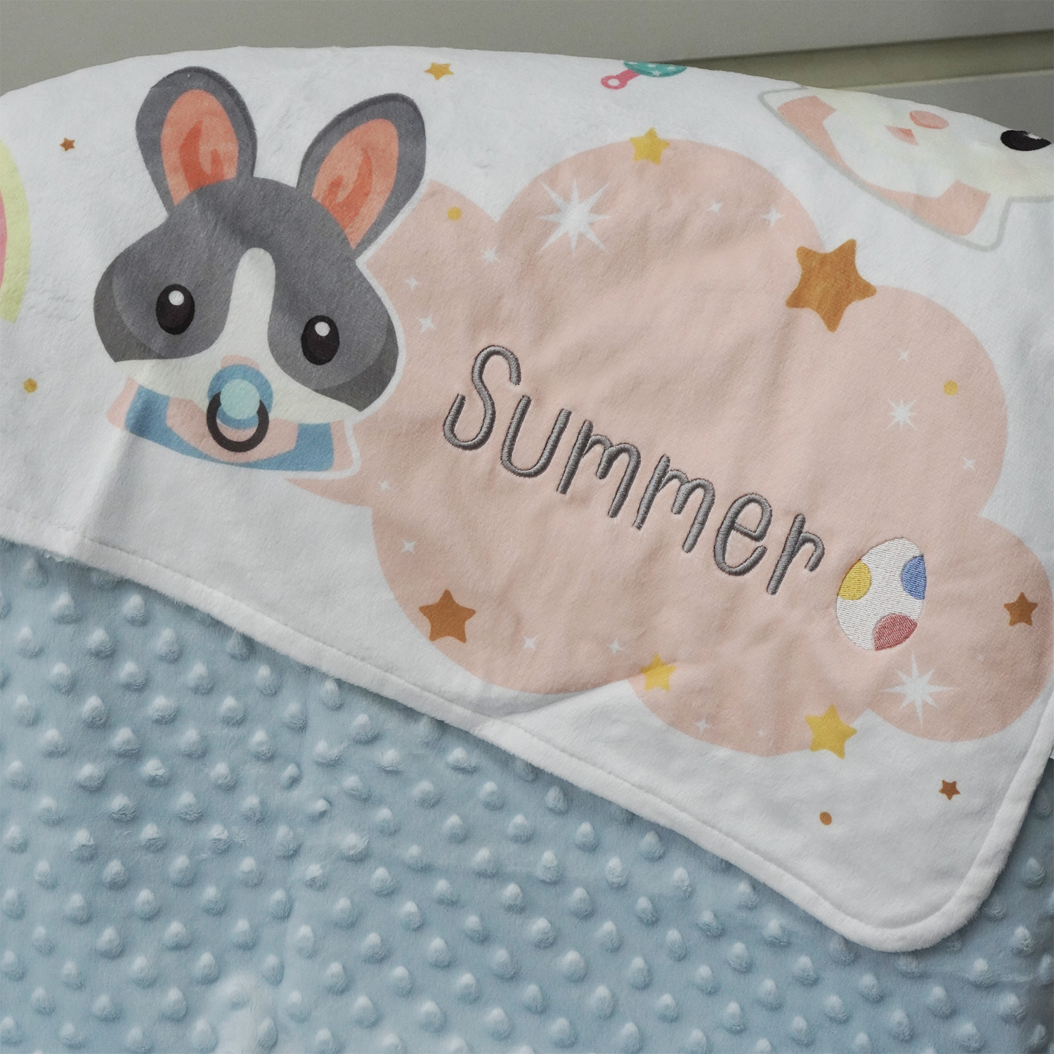 ผ้าห่ม Minky ลาย Rabbit 75x100cm แบบปักชื่อ ด้านหลังสีฟ้า