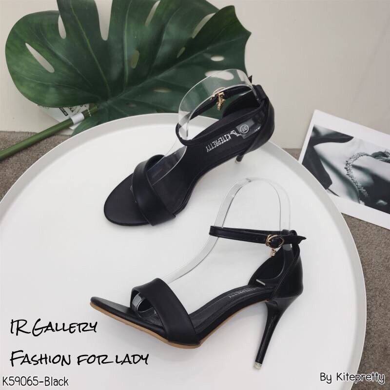 รองเท้าส้นสูงแต่งอะไหล่เพชรห้อย (สีครีม)