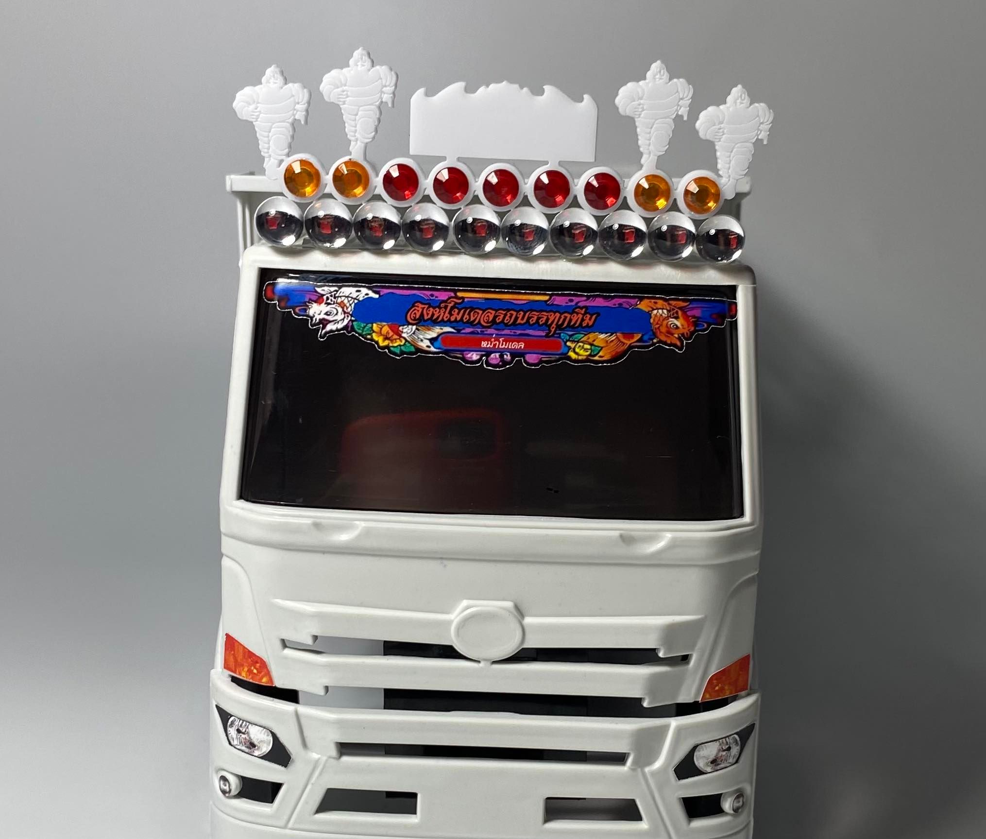 หม่ำโมเดลสติ๊กเกอร์ติดกระจกรถบรรทุกจำลอง แต่งรถสิบล้อจิ๋ว สติ๊กเกอร์รูปราหู อินทรีย์ sticker for truck scale 1/24