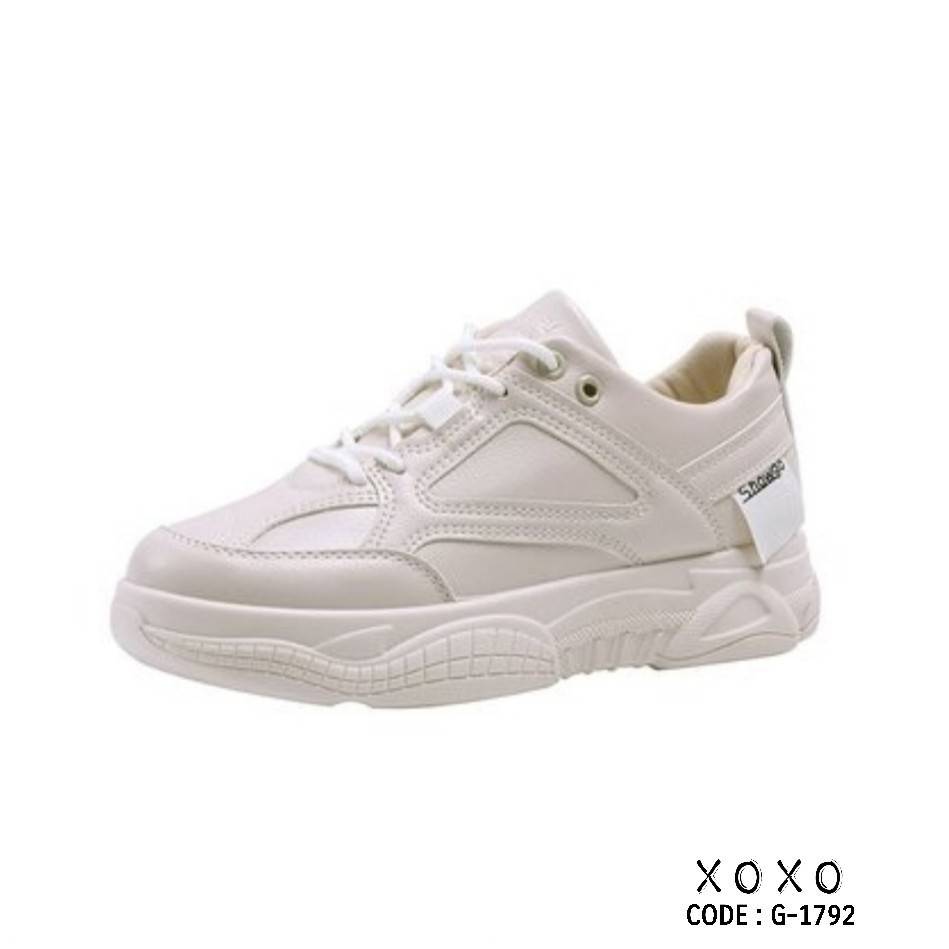 รองเท้าผ้าใบแฟชั่นสไตล์Sportแต่งแถบ (สีครีม)