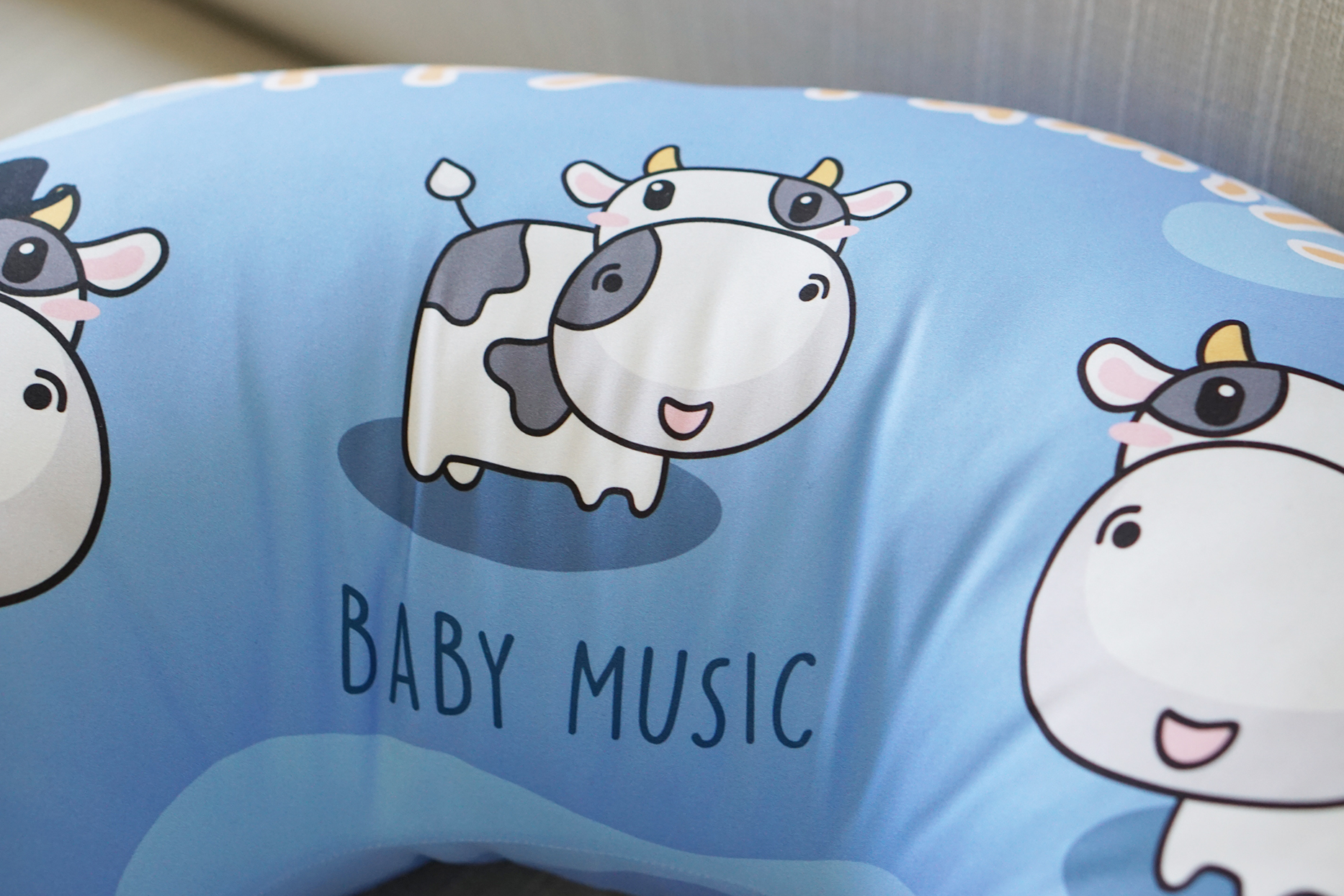 หมอนรองให้นม สั่งทำใส่ชื่อ ลาย Cow1 - Indigo