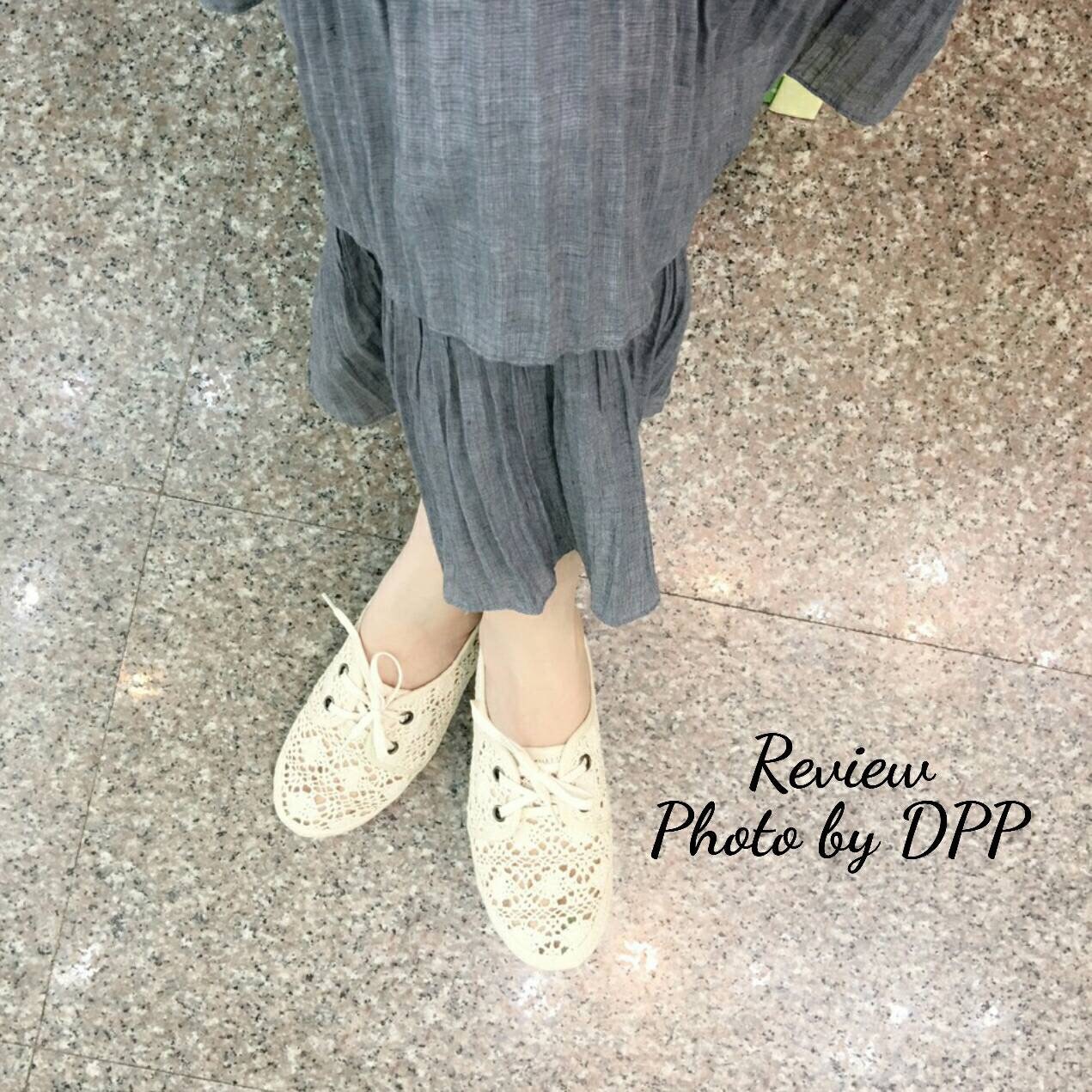 รองเท้าผ้าใบลูกไม้วินเทจแบบโปร่ง (สีดำ)