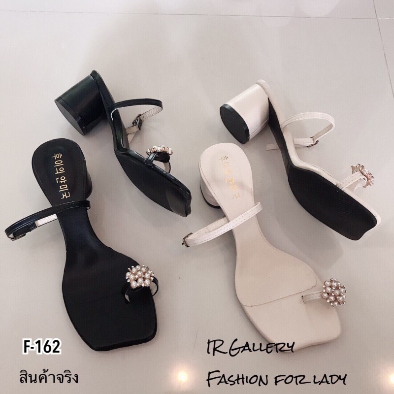 รองเท้าส้นตันสวมโป้งแต่งมุก (สีเบจ)