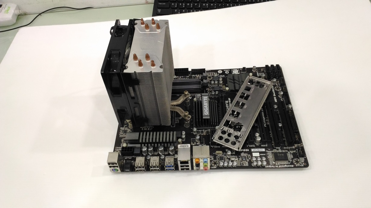 FX8320 + GA-970A-D3P + Cooler Master Evo 212