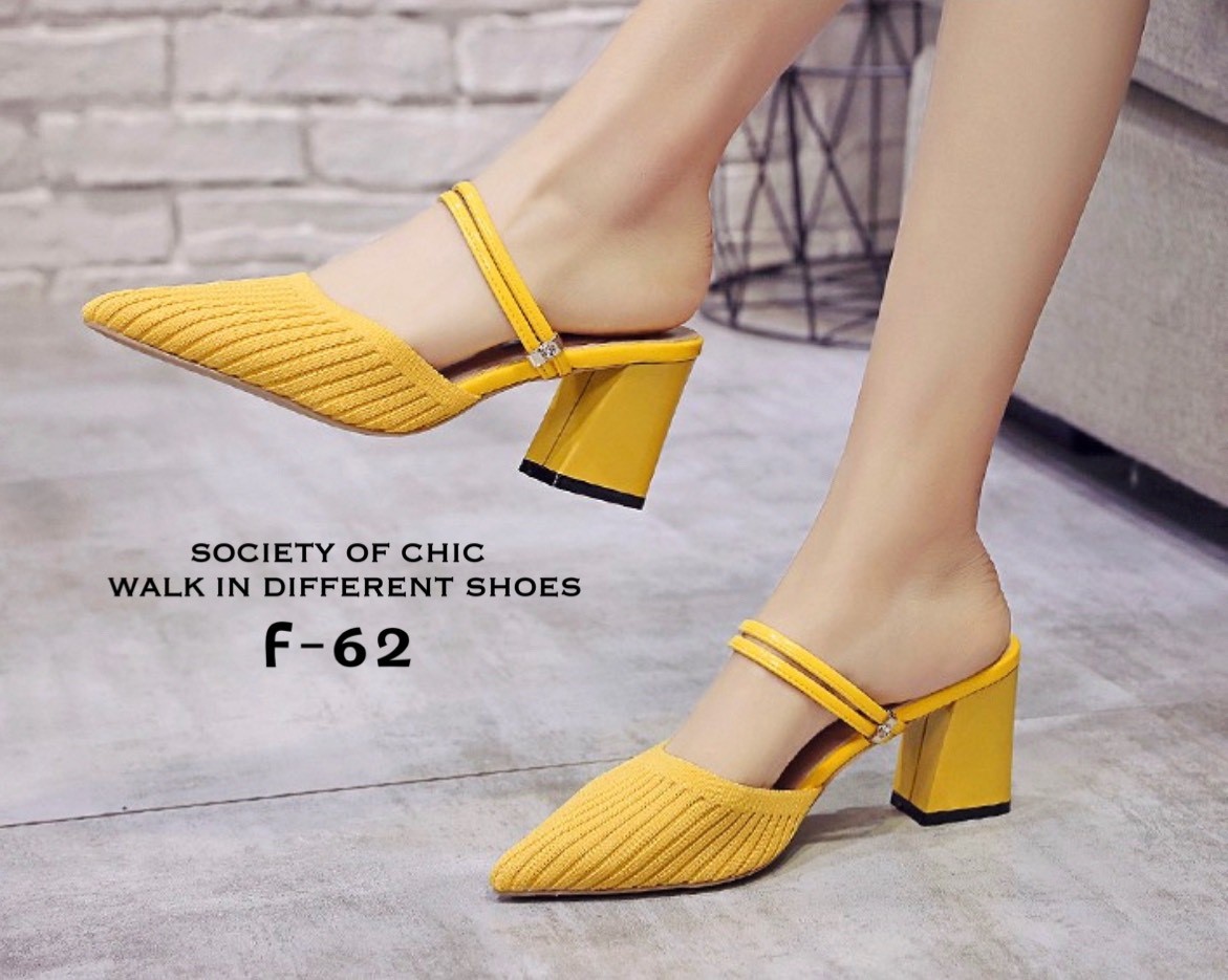 รองเท้าส้นเตี้ยสไตล์ Maxi (สีดำ)