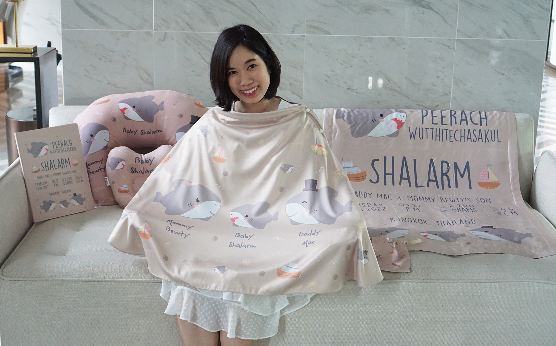 ชุดของขวัญเด็กแรกเกิด หมอนหลุม + ผ้าคลุมให้นม รุ่น 3in1 + หมอนรองให้นม + ผ้าห่มขนาด 75x100cm + แฟ้มสูติบัตร ลาย Shark - Brown