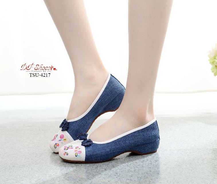 รองเท้าคัทชูผ้าทอปักลายดอกไม้ (สีแดง)