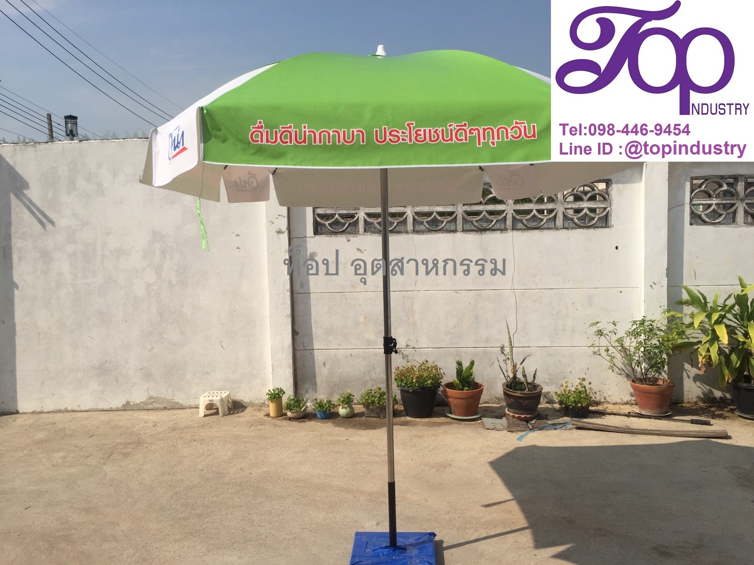 ร่มสนามขนาด 42 นิ้ว ทรงสี่เหลี่ยม 8 ก้าน งานพิมพ์ดิจิตอลไม่จำกัดสี ไม่มีขั้นต่ำในการสั่งทำร่ม