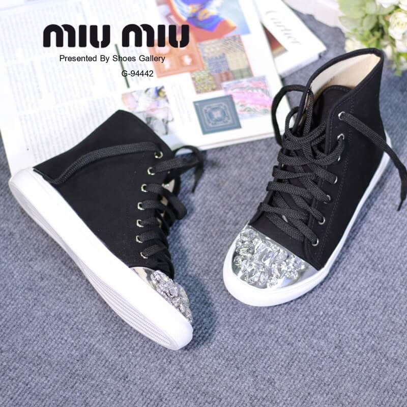 รองเท้าผ้าใบ MIUMIU หุ้มข้อ (สีขาว)