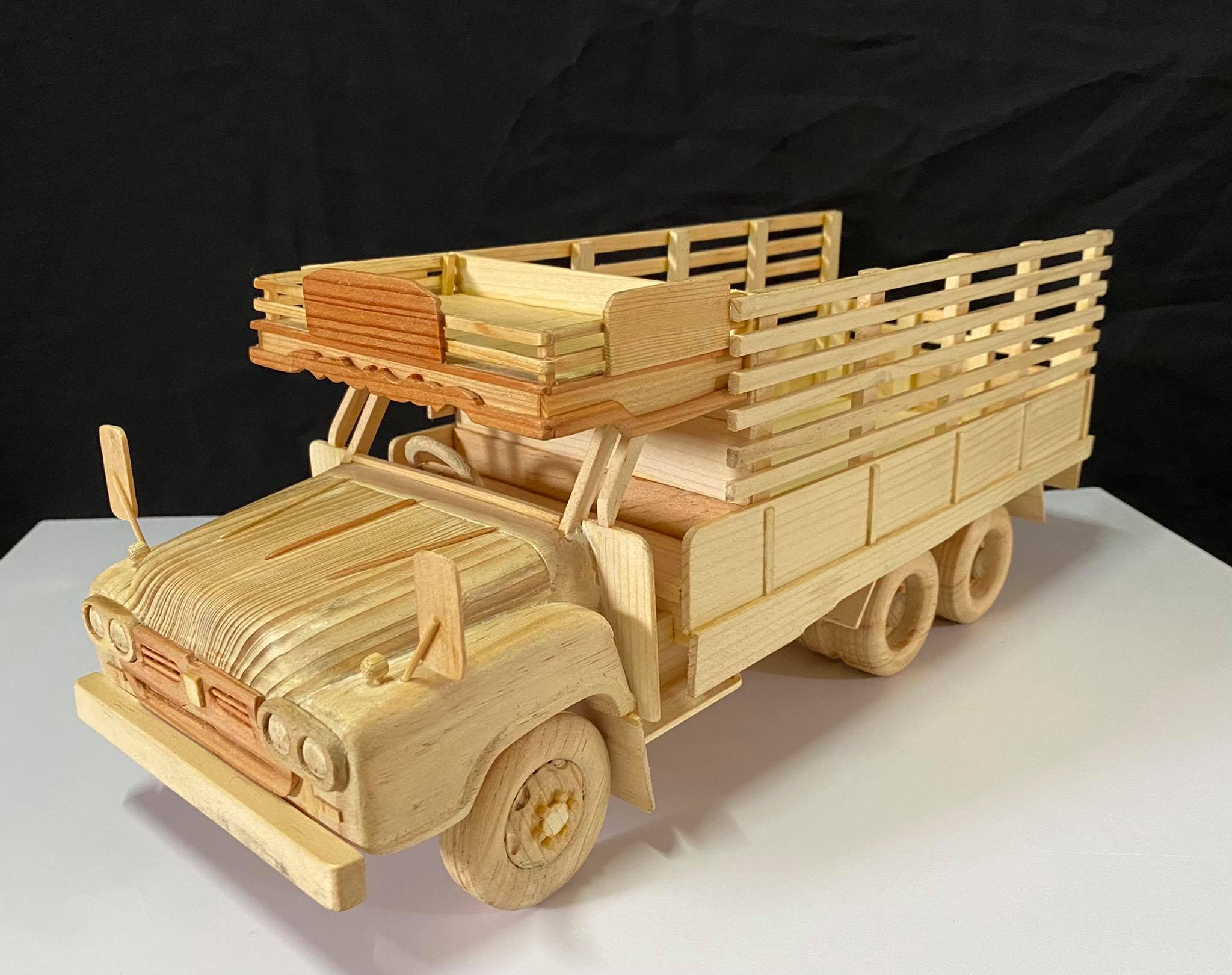 รถ 10 ล้อปู่หน้ายาว 1/20 ไม้