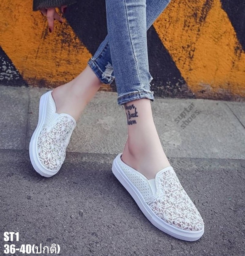 รองเท้าผ้าใบเปิดส้นแต่งผ้าลูกไม้ (สีดำ)