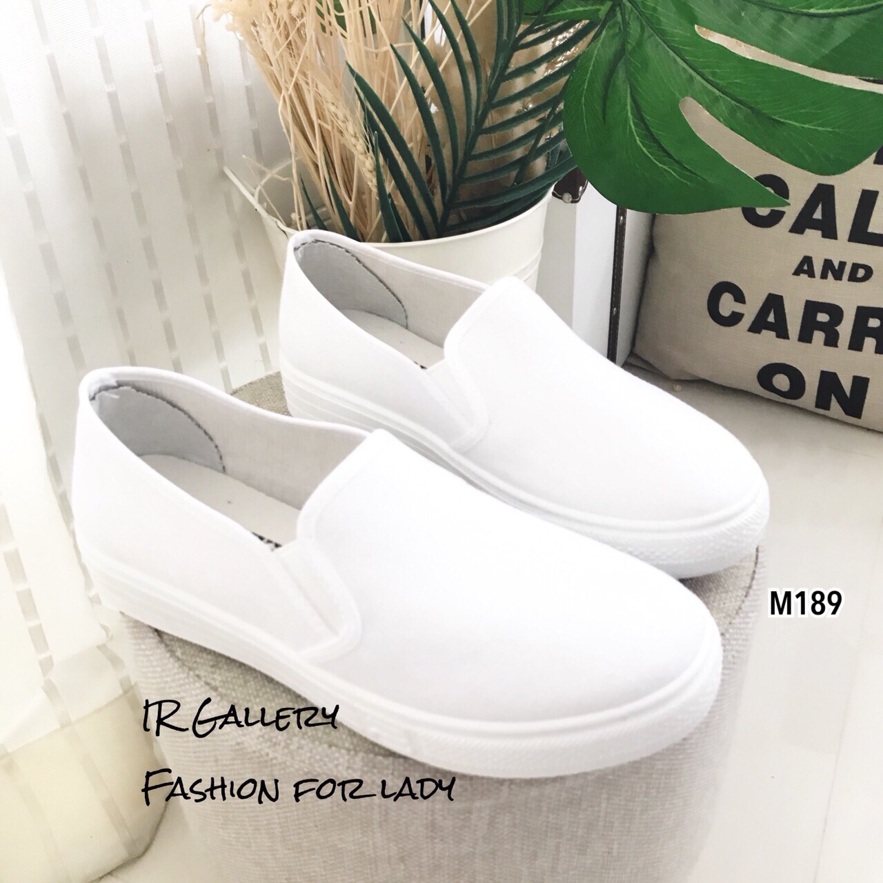 รองเท้าผ้าใบSlip onสีขาวล้วน