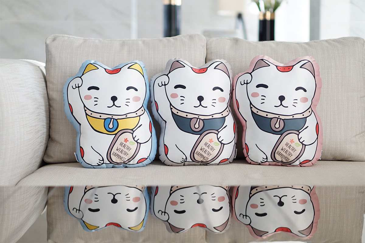 หมอนสั่งทำใส่ชื่อ ลายแมวกวัก - Maneki-neko (lucky cat)