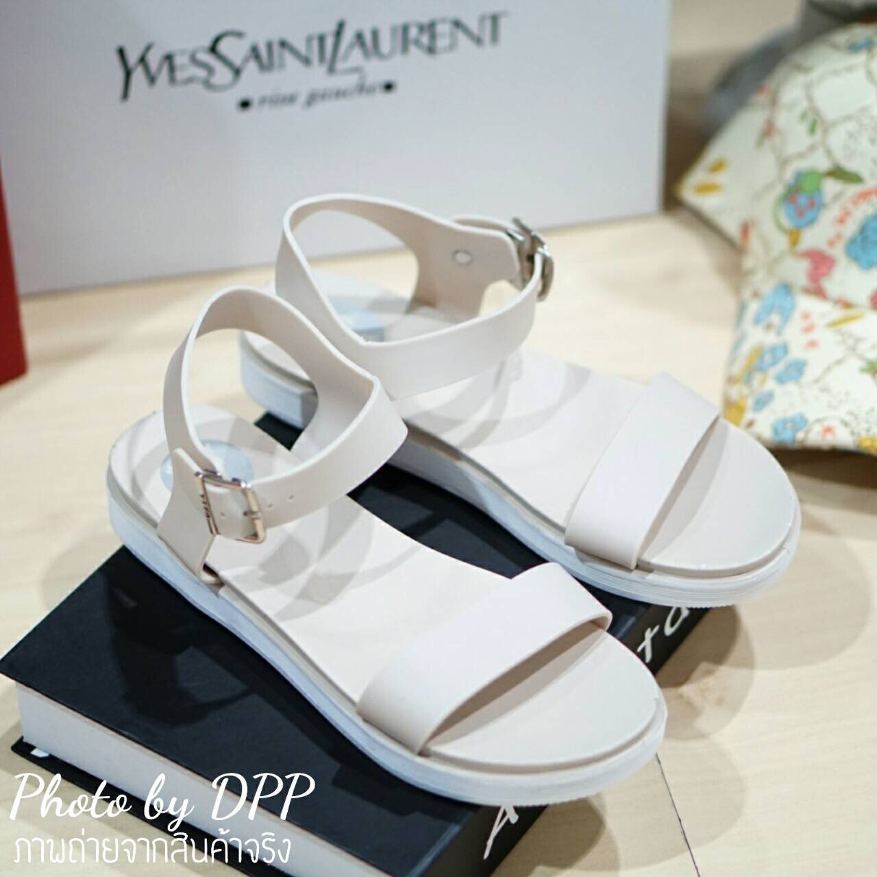 รองเท้าแตะรัดส้นสไตล์ลำลอง (สีครีม)