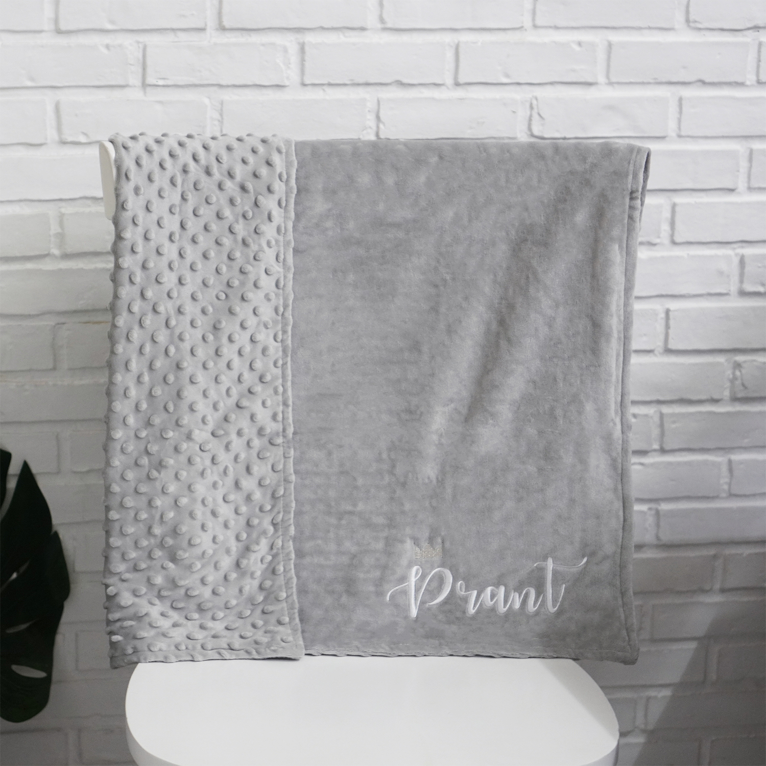 ผ้าห่ม Minky - สีเทา 75x100cm แบบปักชื่อ+icon - Crown 2
