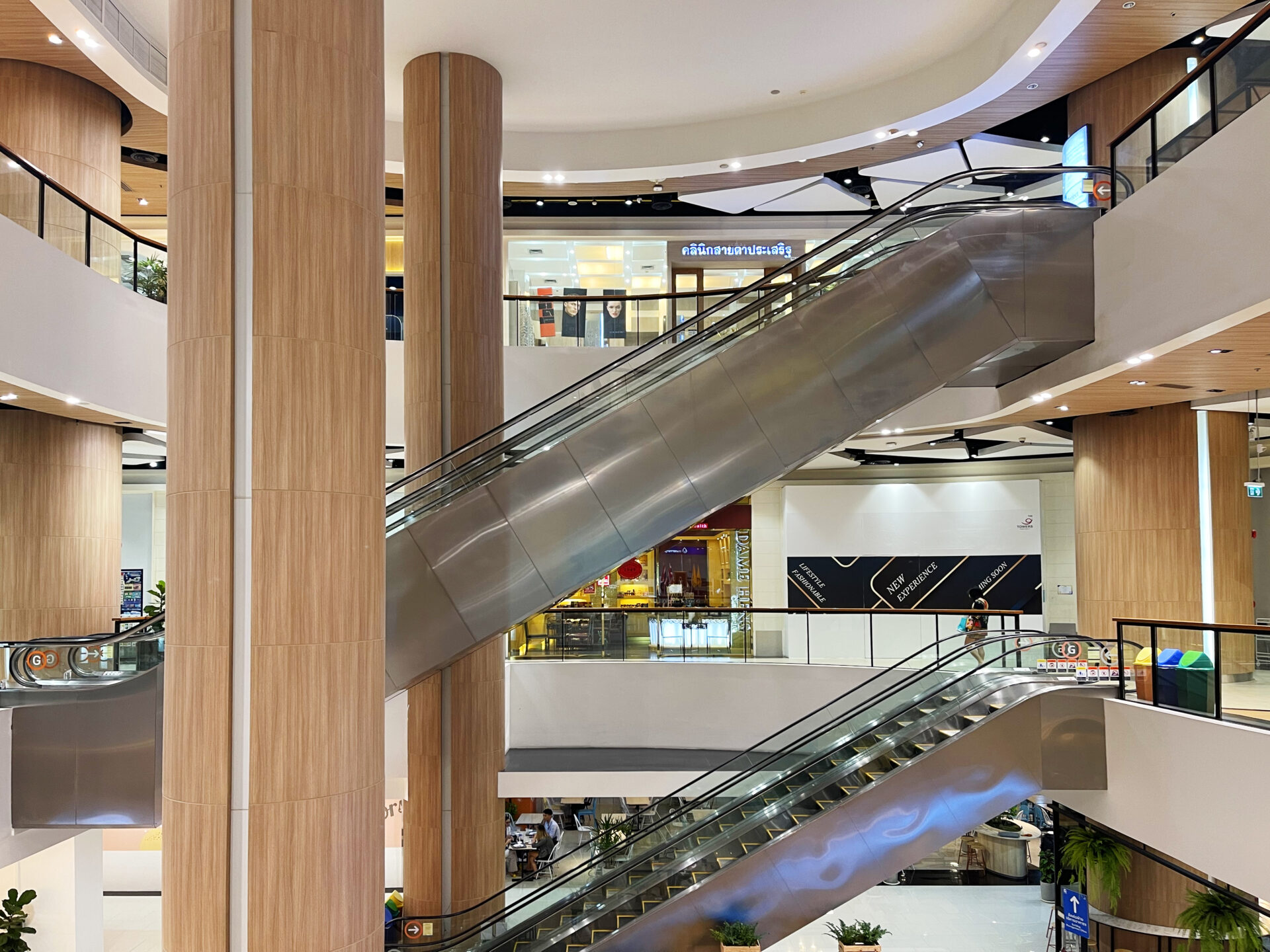 เดอะไนน์ ทาวเวอร์ส แกรนด์ พระราม 9 (The Ninth Towers Grand Rama9) อาคารสำนักงานให้เช่าย่านพระราม 9 ใกล้ห้างเซ็นทรัลพระราม 9 กรุงเทพฯ