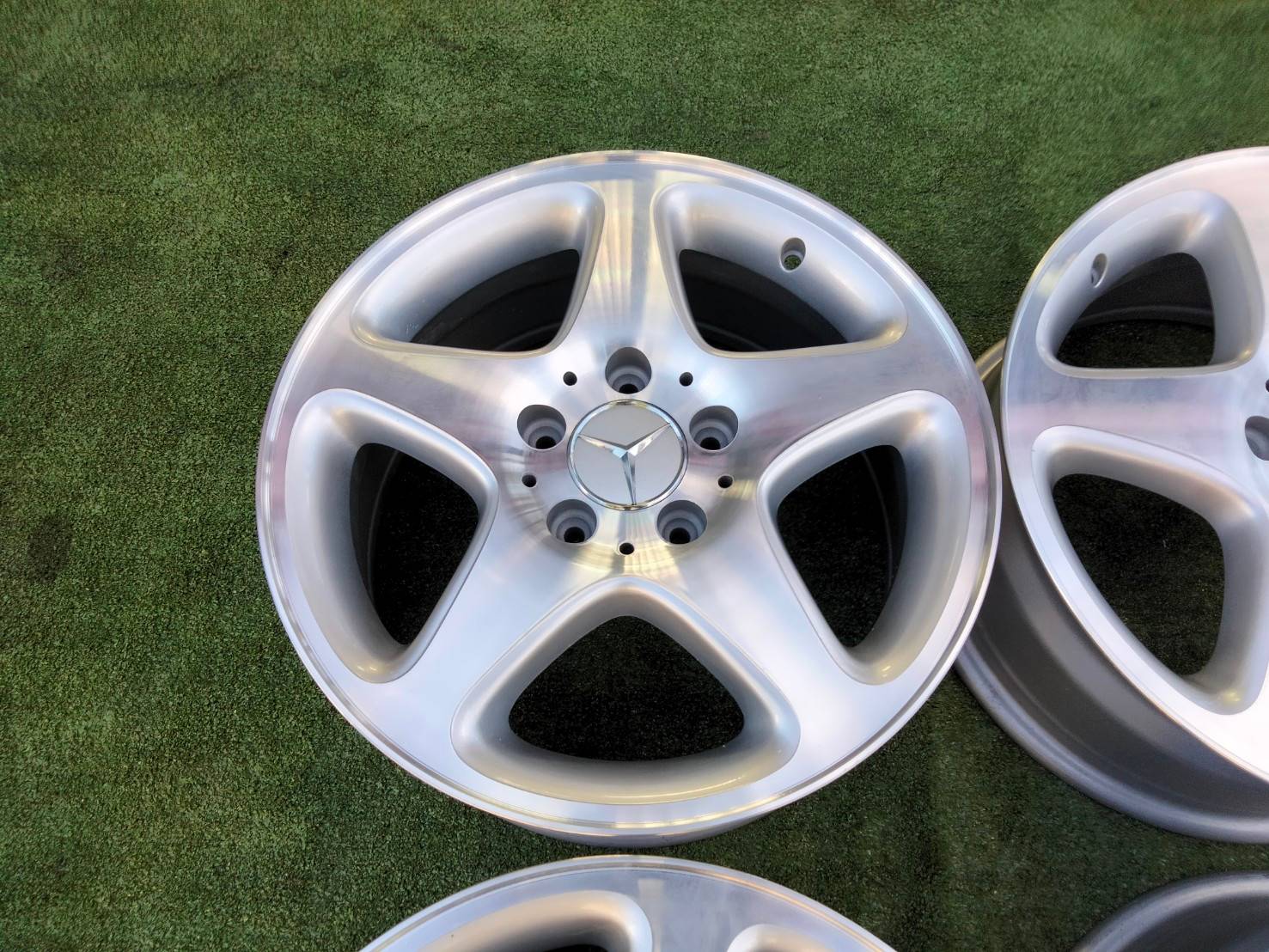 ล้อแท้ w203 AV 16" ลายดาว ตัวท๊อฟ