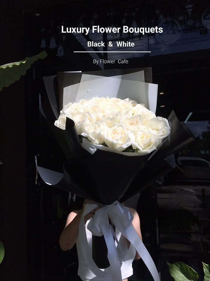 BLACK & WHITE 30ROSES