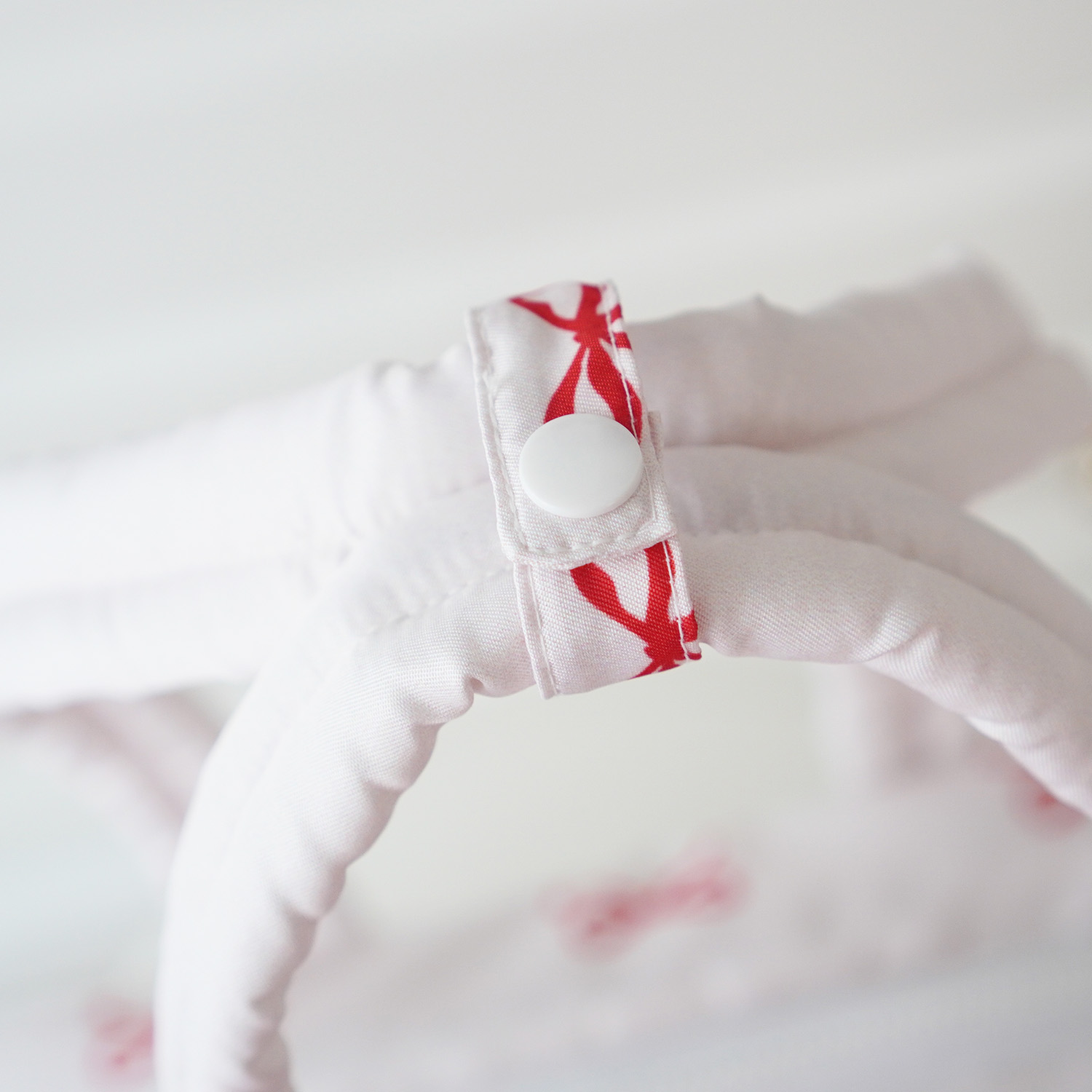 Fluffy Bowling Bag กระเป๋านุ่มนิ่ม ทรง Bowling สั่งทำใส่ข้อความ ลาย Valentine's Ribbon - White