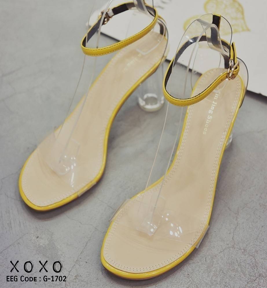 รองเท้าส้นแก้วใสรัดข้อ (สีดำ)