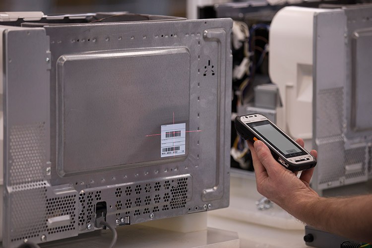 ขายถูก Panasonic TOUGHBOOK FZ-N1 สมาร์ทโฟนพันธุ์อึด ที่มาพร้อมเครื่องสแกนบาร์โค้ดในตัว