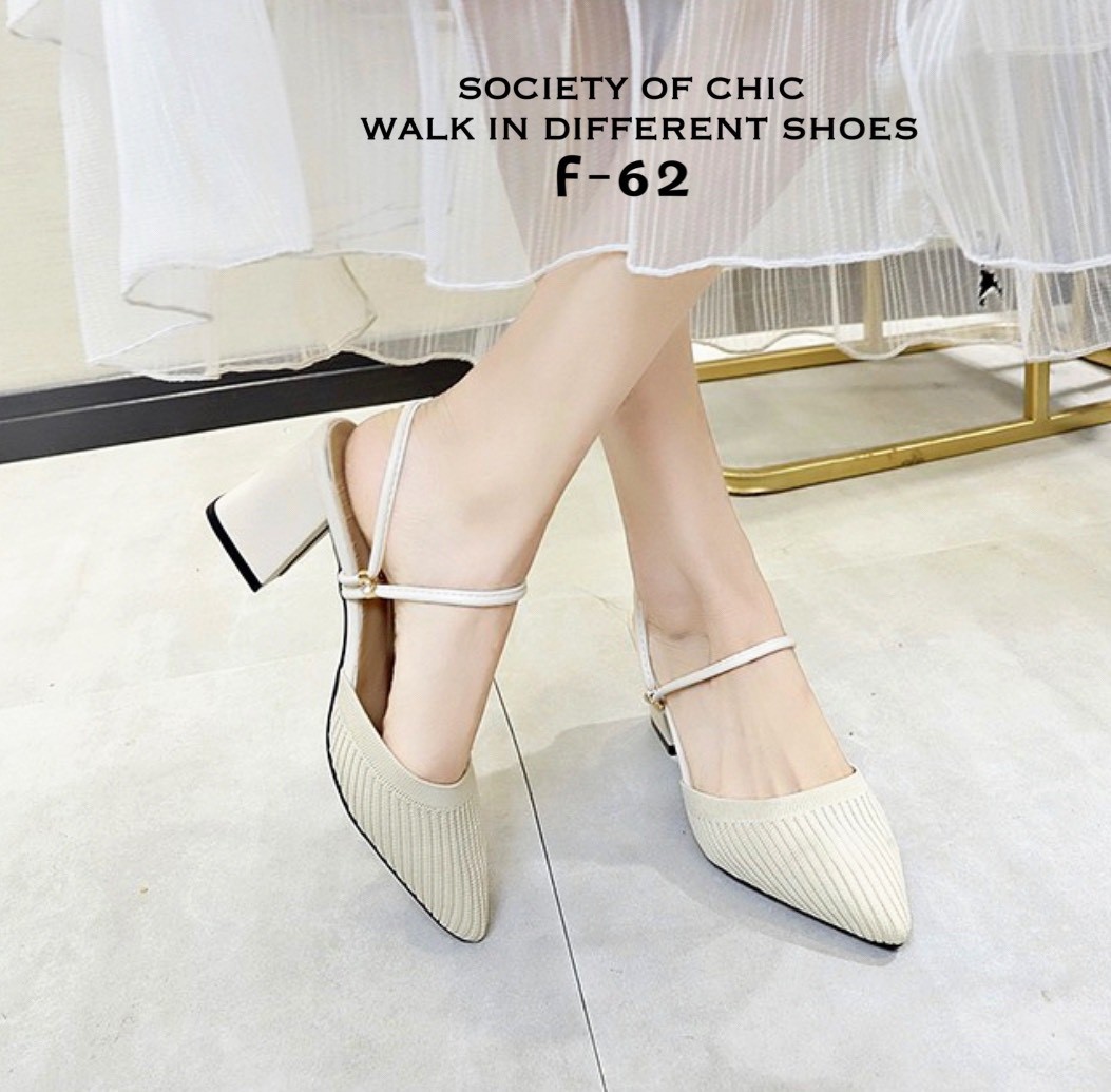 รองเท้าส้นเตี้ยสไตล์ Maxi (สีดำ)