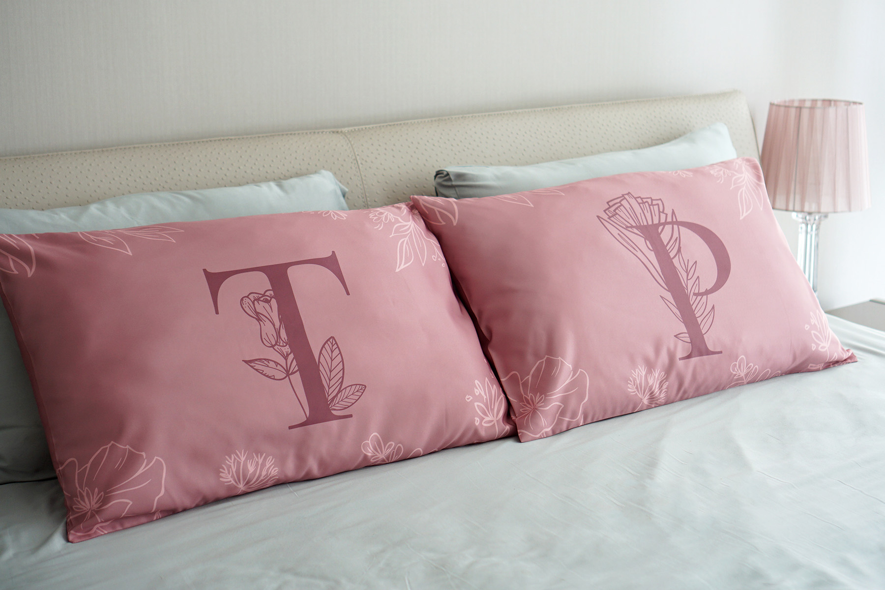 ปลอกหมอนหนุนคู่ พิมพ์ลายเต็มผืน Botanical - Pink