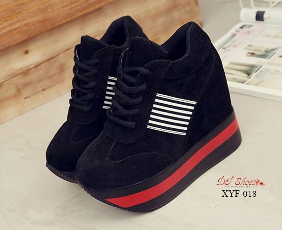 รองเท้าผ้าใบแพลตฟอร์มแต่งแถบ (สีดำ)