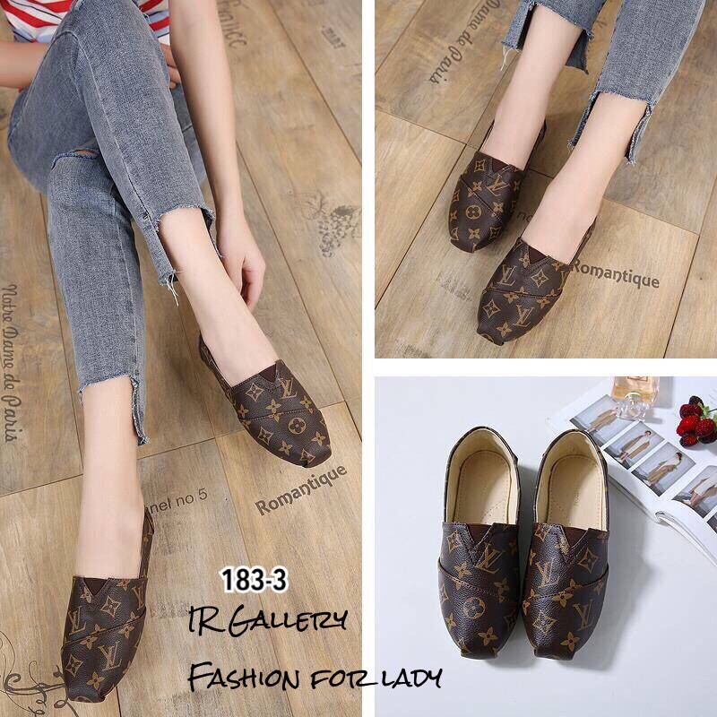 รองเท้าทรงสวม Style LV