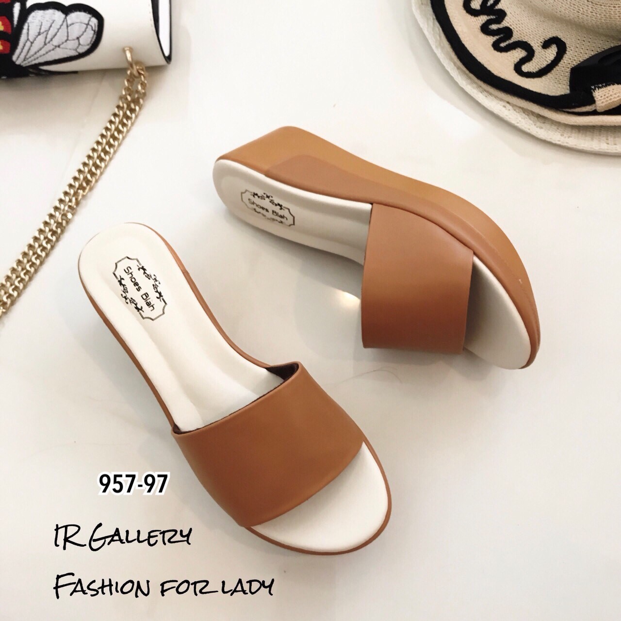 รองเท้าลำลองหนังนิ่มทรงเปิดส้น (สีดำ)