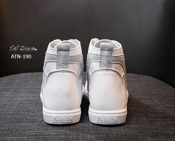 รองเท้าผ้าใบหุ้มข้อแต่งลาย (สีขาว)