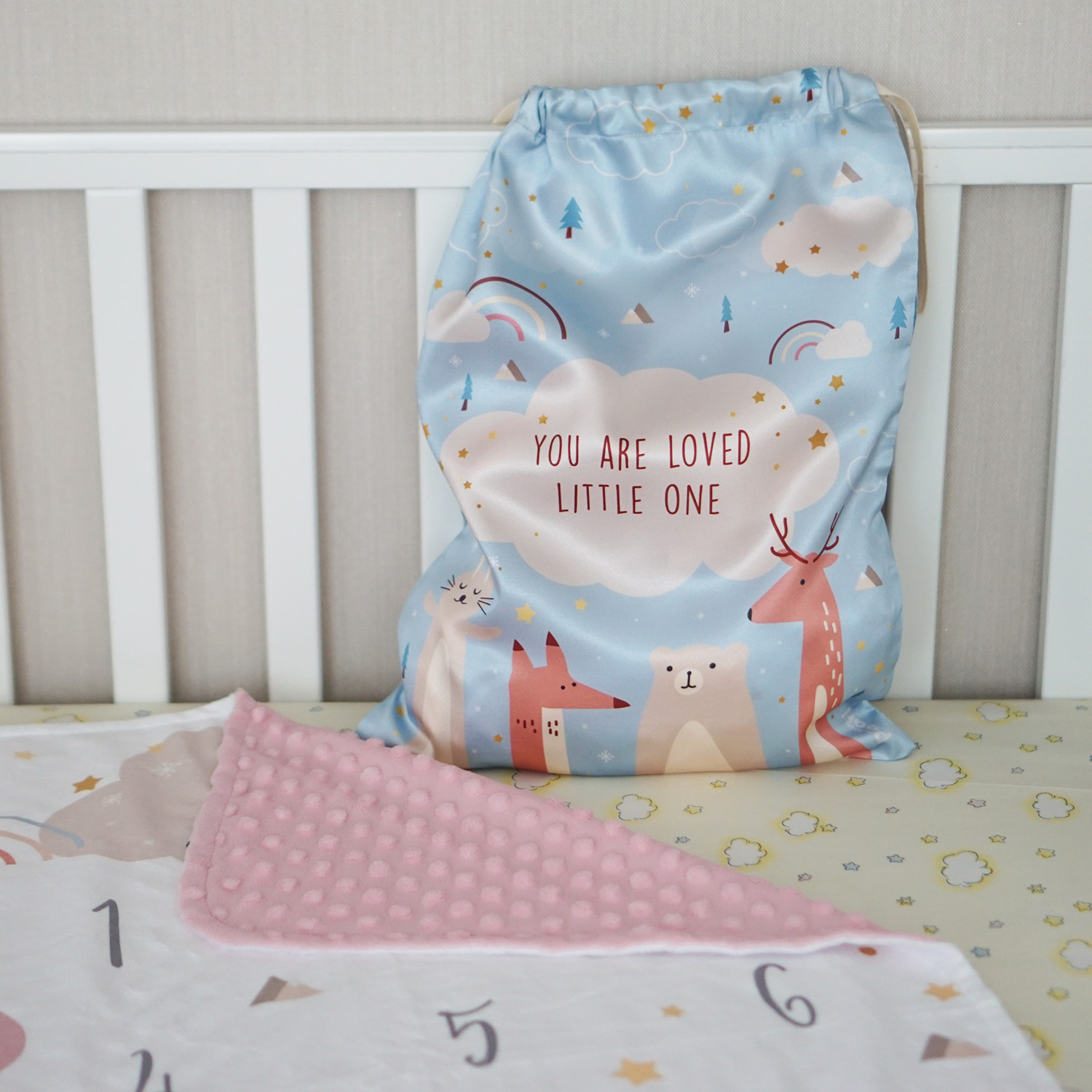 ผ้าห่ม Minky ลาย Woodland - Milestone 75x100cm แบบปักชื่อ ด้านหลังสีชมพู