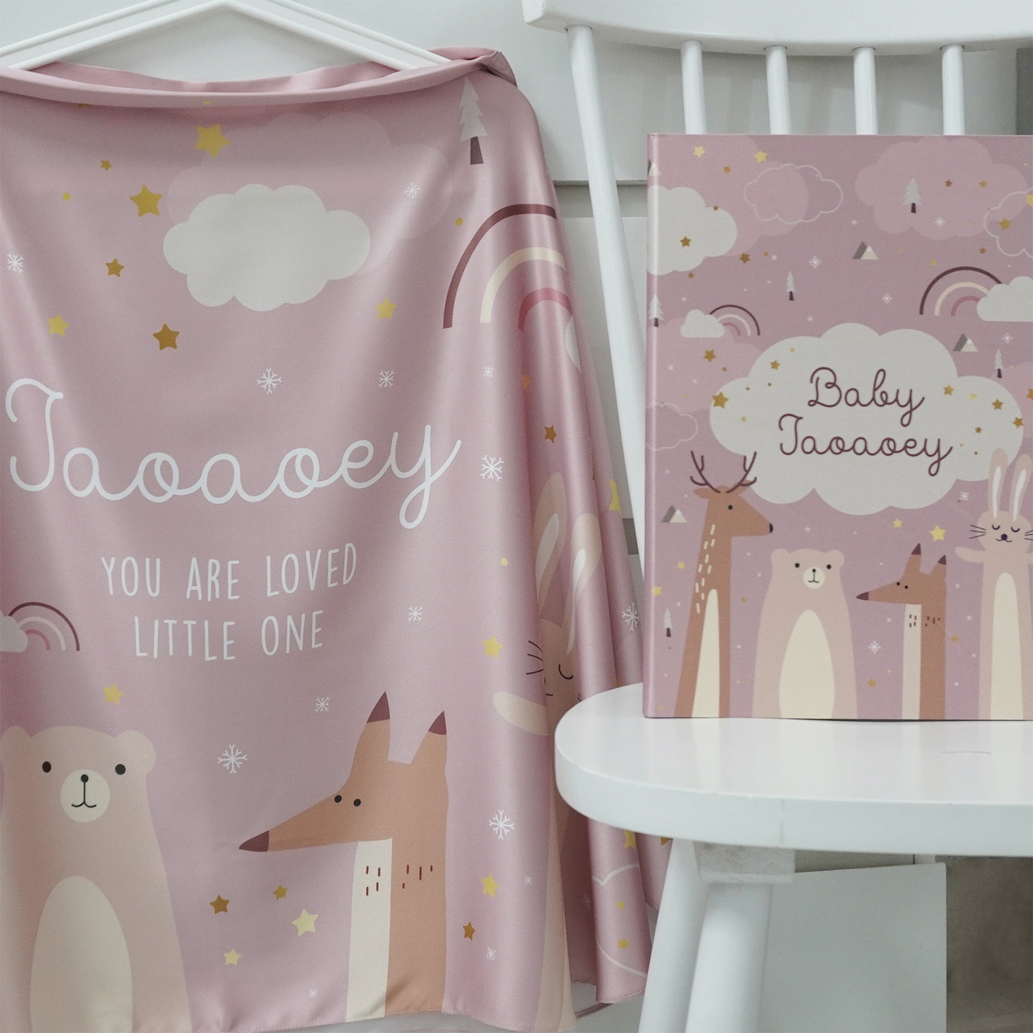 ชุดของขวัญเด็กแรกเกิด ผ้าคลุมให้นม + แฟ้มใส่สูติบัตร ลาย Woodland - Pink