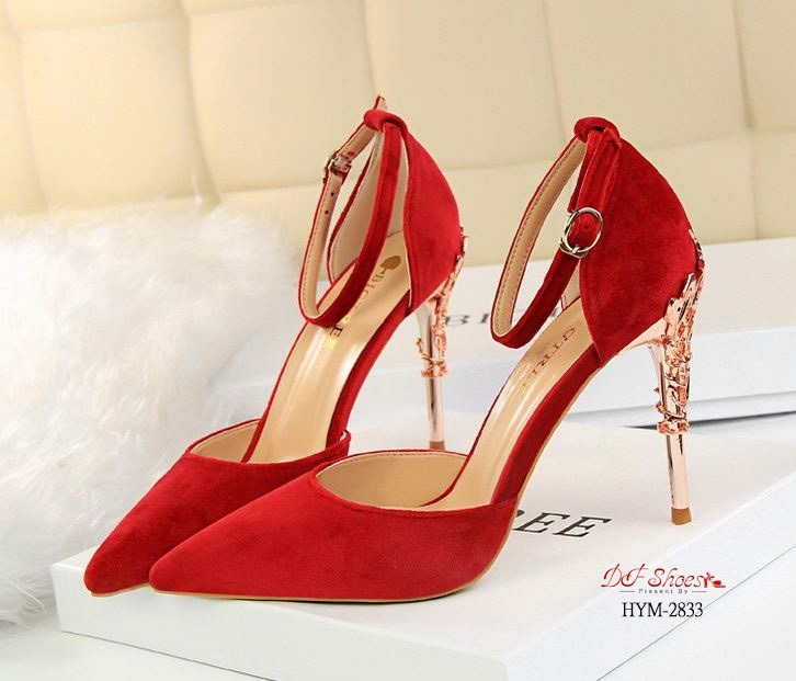 รองเท้าคัทชูส้นสูงแต่งส้นโลหะ (สีัเทา)